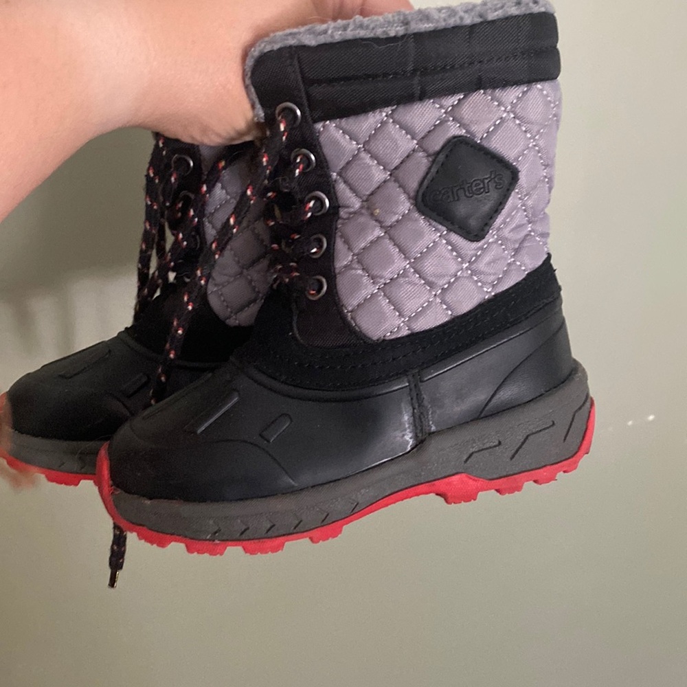 Carter’s Toddler snow boots size 8